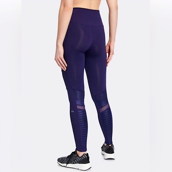 Women’s ALO Yoga Moto Leggings (XS) - Picture 5 of 6